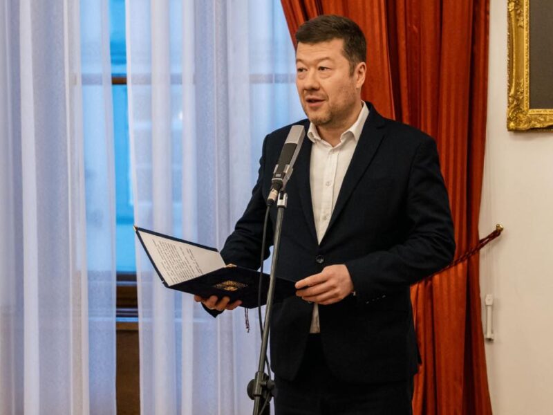 Tomio Okamura, der Präsident des Tschechischen Parlaments sowie Vorsitzender der SPD wird für seine Aussagen in Zusammenhang mit geflüchteten Ukrainerinnen und Ukrainern kritisiert.