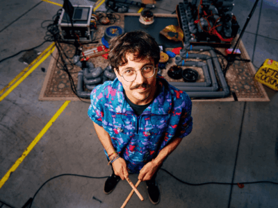 „Ich mache Musik aus Müll, damit das Auge auf der Bühne was zu gucken hat”