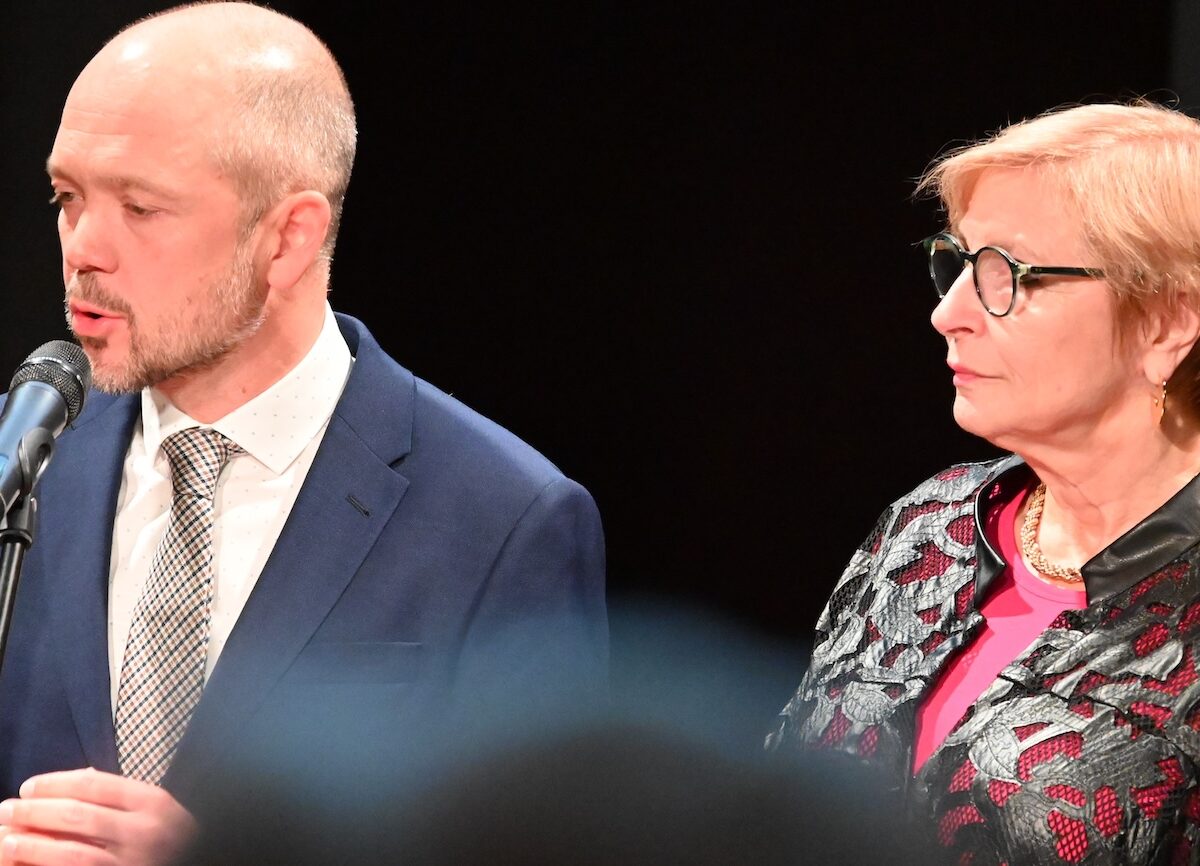 Der tschechische Geschäftsfüher Tomáš Jelínek und die bisherige deutsche Geschäftsführerin Petra Ernstberger.