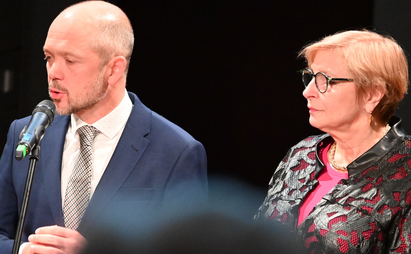 Der tschechische Geschäftsfüher Tomáš Jelínek und die bisherige deutsche Geschäftsführerin Petra Ernstberger.