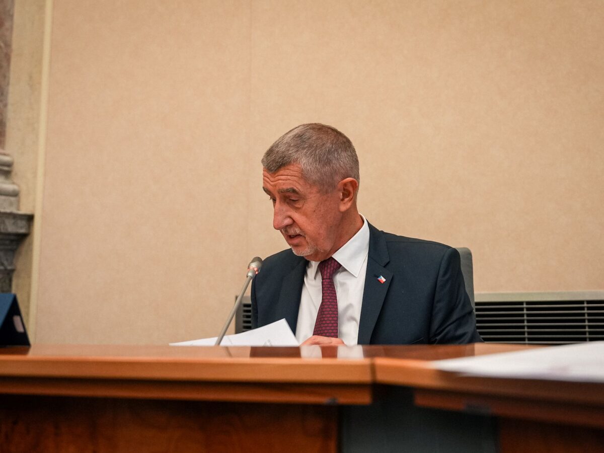 Premierminister Andrej Babiš – hier bei der Eröffnugn einer Kabinettsitzung am 22. Dezember – hat die Vertrauensfrage überstanden.