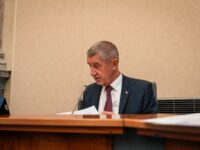 Premierminister Andrej Babiš – hier bei der Eröffnugn einer Kabinettsitzung am 22. Dezember – hat die Vertrauensfrage überstanden.