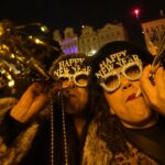 In Prag begrüßten das neue Jahr tausende Feiernde auf dem Altstädter Ring.