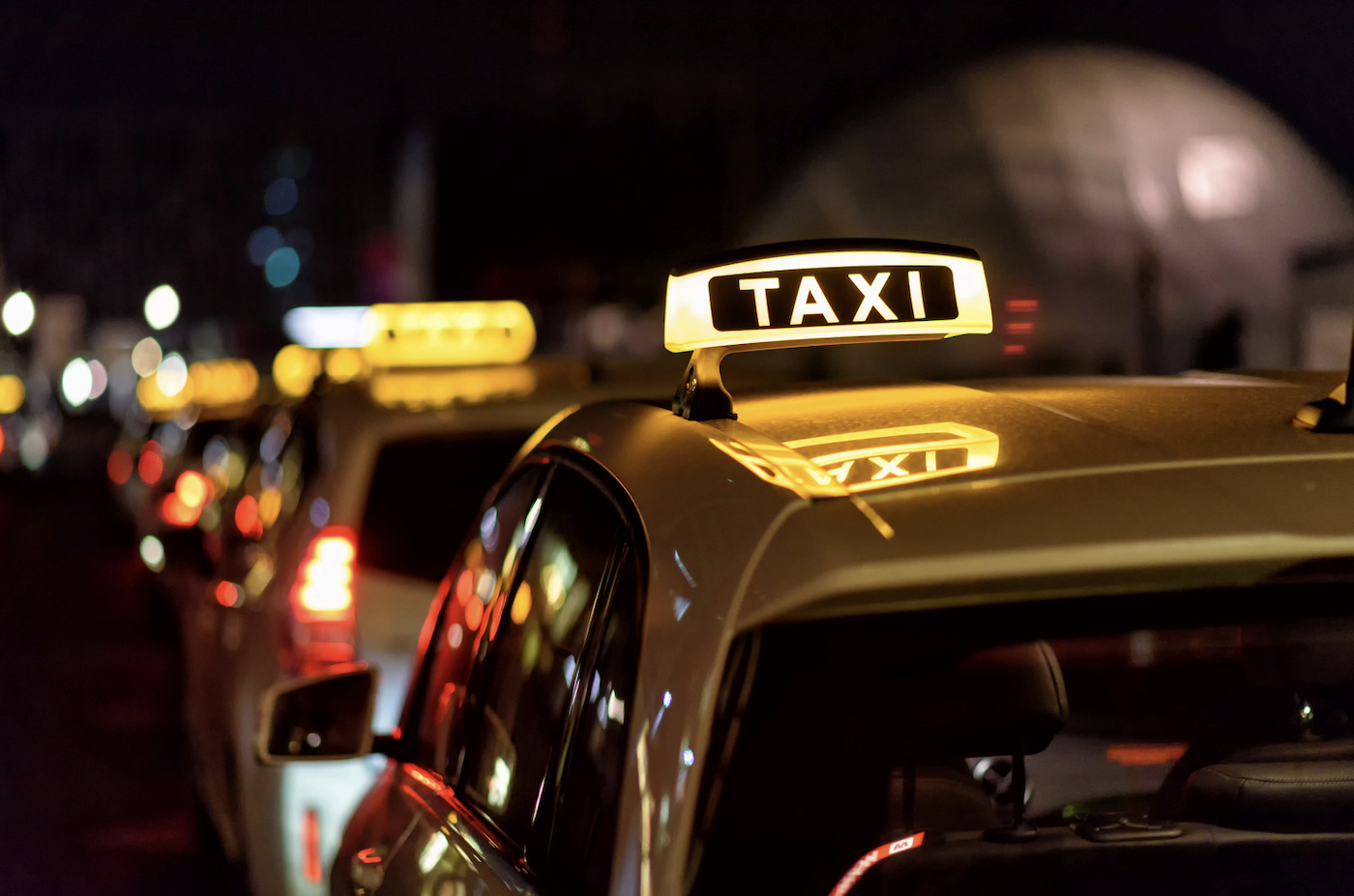 Ab 2030 sollen Taxis in Prag emissionsfrei unterwegs sein.