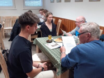 Im Gespräch mit den Mitgliedern des BGZ Havířov können die Jugendlichen ihre Deutschkenntnisse verbessern.