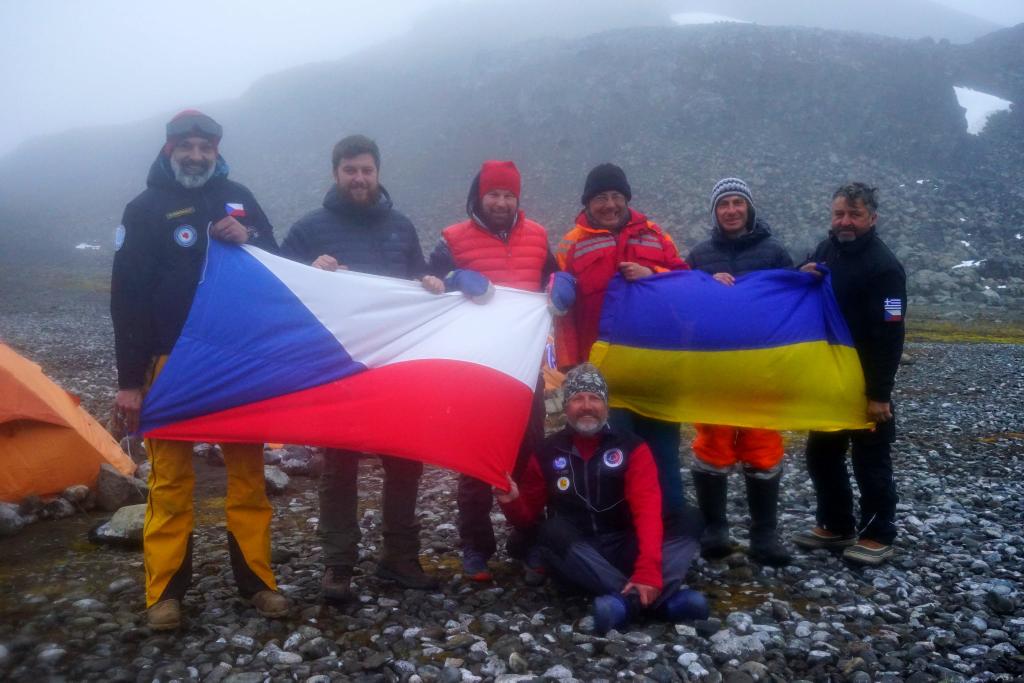 Auch auf der subantarktischen Insel Nelson drückten Menschen ihre Solidarität mit dem tschechischen Präsidenten Petr Pavel aus.