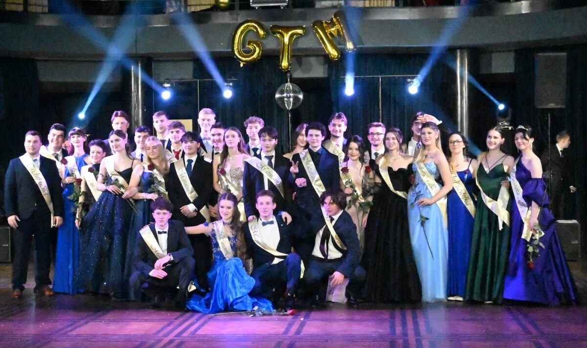 Die Schülerinnnen und Schüler der Abschlussklassen 4N und 8G