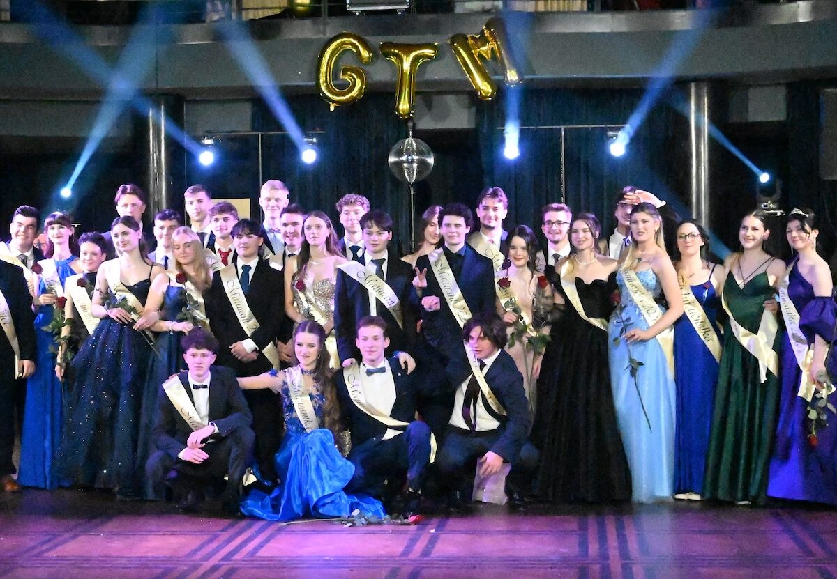 Die Schülerinnnen und Schüler der Abschlussklassen 4N und 8G