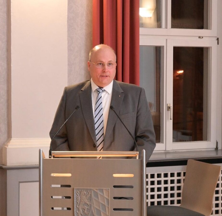 Dr. Christoph Meixner, der neue Leiter des Sudetendeutschen Musikinstituts, bei seinem Antrittsvortrag.