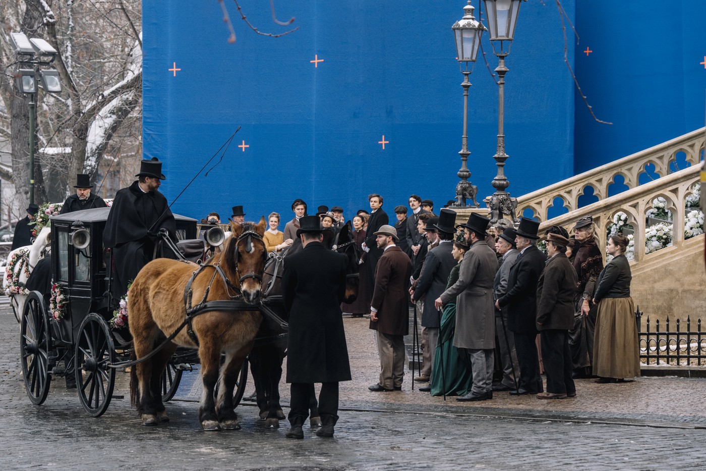 Aktuell finden in Prag und an weiteren Orten Tschechiens Dreharbeiten für die Netflix-Serie "The Age of Innocence" statt. Mitte Januar hatte sich der Friedensplatz (Náměstí Míru) im Prager Stadtteil Vinohrady in das New York der 1870er Jahre verwandelt.