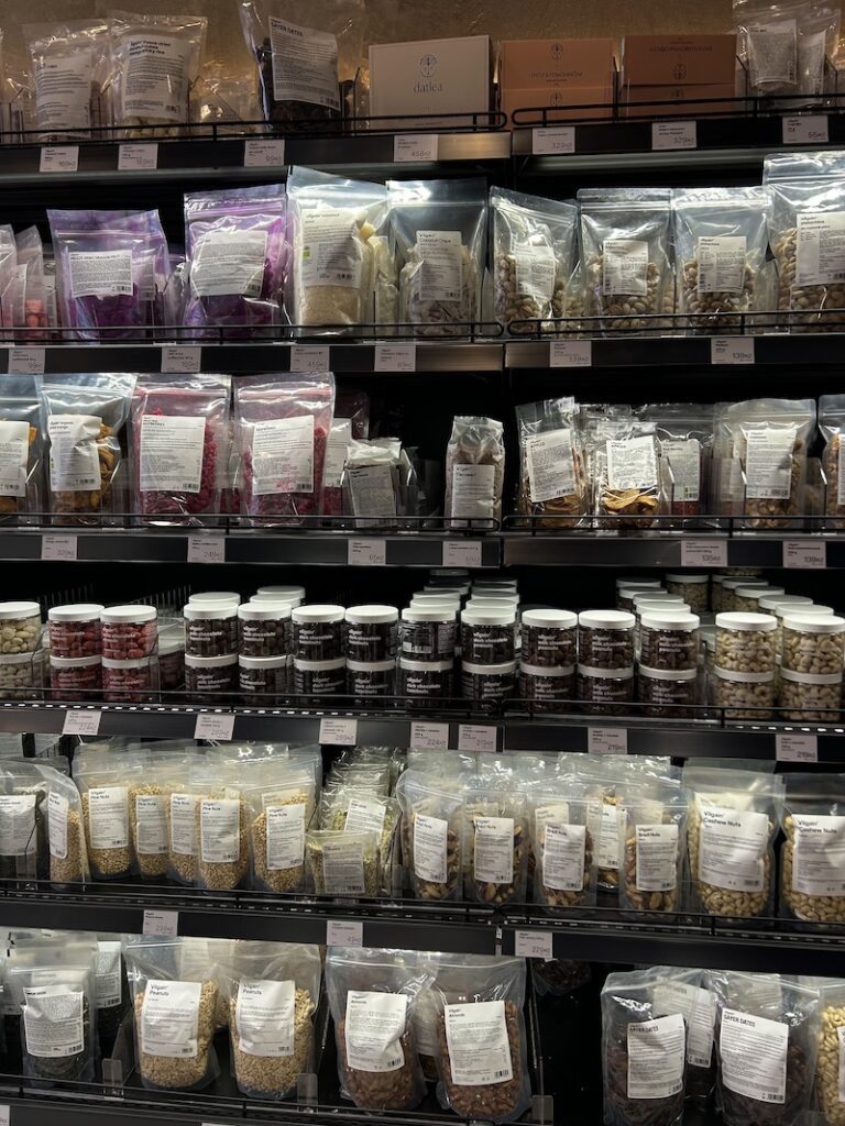 Die Verpackungen der Produkte sind oft durchsichtig.