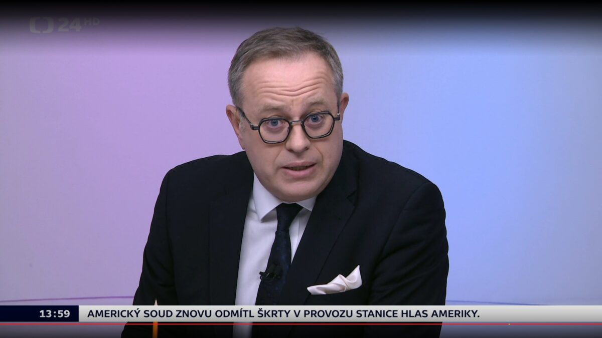 Am Sonntag, den 8. März 2026, verkündete Talkmaster Václav Moravec seinen Rückzug aus dem Tschechischen Fernsehen. Seine Sendung "Otázky Václava Moravce" (dt. Fragen von Václav Moravec) war die bekannteste tschechische Polit-Talkshow.