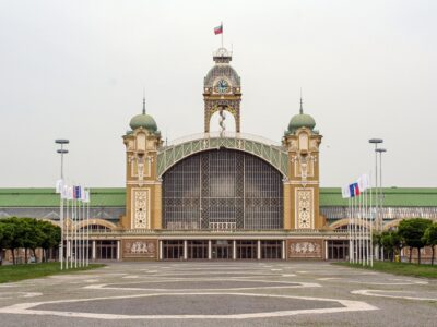 Der Industriepalast vor dem Brand 2008.