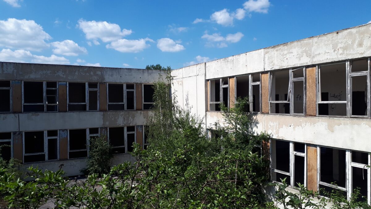 Verlassene Schule auf dem ehemaligen Militärgelände Ralsko. Zwischen 1968 und 1991 wurde das Gelände von sowjetischen Truppen genutzt. Eine Rüstungsfirma möchte dort ein neues Ausbildunsgzentrum errichten.