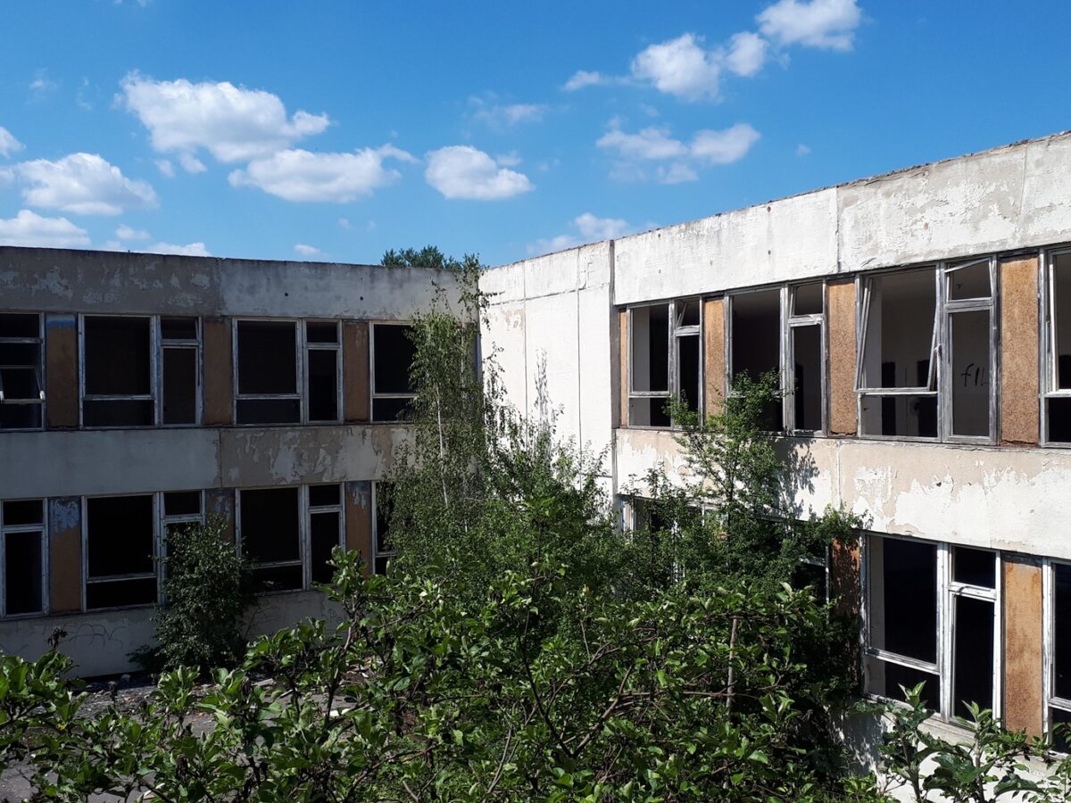 Verlassene Schule auf dem ehemaligen Militärgelände Ralsko. Zwischen 1968 und 1991 wurde das Gelände von sowjetischen Truppen genutzt. Eine Rüstungsfirma möchte dort ein neues Ausbildunsgzentrum errichten.