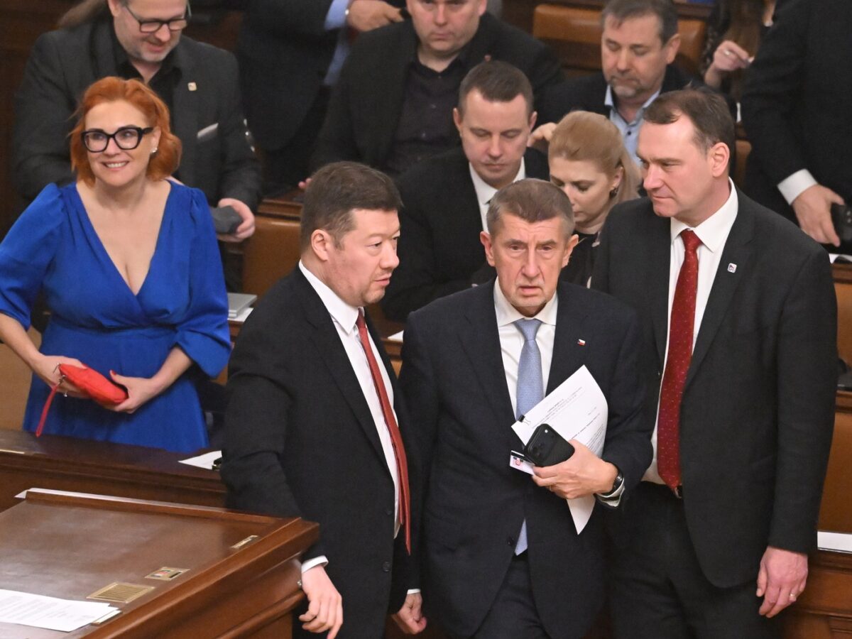 Von links: Parlamentspräsident Tomio Okamura (SPD) und Premierminister Andrej Babiš (ANO) am Donnerstag im Abgeordnetenhaus. Beide Politiker bleiben durch ihre Immunität vor Strafverfolgung geschützt.