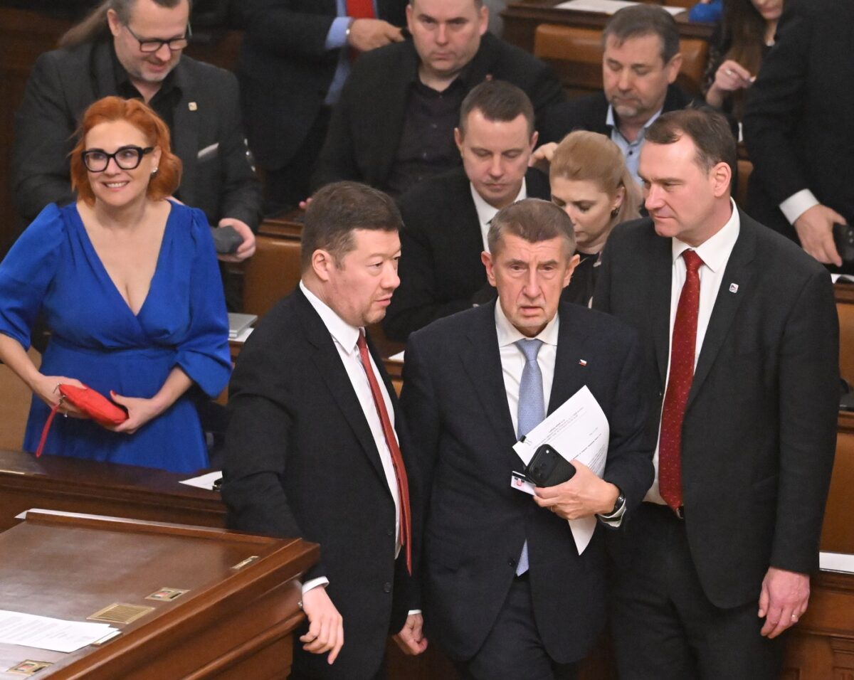 Von links: Parlamentspräsident Tomio Okamura (SPD) und Premierminister Andrej Babiš (ANO) am Donnerstag im Abgeordnetenhaus. Beide Politiker bleiben durch ihre Immunität vor Strafverfolgung geschützt.