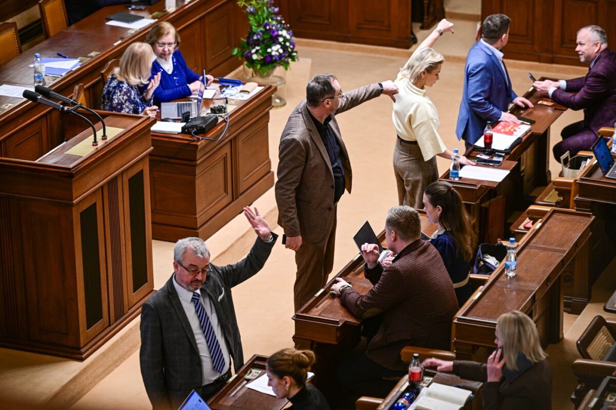 Die Fraktionsvorsitzenden im Abgeordnetenhaus während der Haushaltsdebatte: Marek Benda (ODS), Boris Šťastný (Motoristé), Taťána Malá (ANO) und der stellvertretende Parlamentspräsident Patrik Nacher (ANO) bei der Sitzung der Abgeordnetenkammer am 11. März 2026 in Prag.