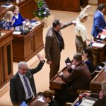 Die Fraktionsvorsitzenden im Abgeordnetenhaus während der Haushaltsdebatte: Marek Benda (ODS), Boris Šťastný (Motoristé), Taťána Malá (ANO) und der stellvertretende Parlamentspräsident Patrik Nacher (ANO) bei der Sitzung der Abgeordnetenkammer am 11. März 2026 in Prag.