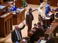 Die Fraktionsvorsitzenden im Abgeordnetenhaus während der Haushaltsdebatte: Marek Benda (ODS), Boris Šťastný (Motoristé), Taťána Malá (ANO) und der stellvertretende Parlamentspräsident Patrik Nacher (ANO) bei der Sitzung der Abgeordnetenkammer am 11. März 2026 in Prag.