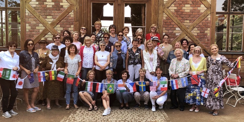 Die Mitglieder der International Women’s Association of Prague