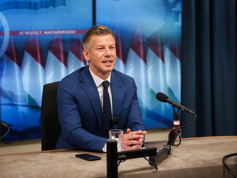 Péter Magyar ist der große Sieger der ungarischen Parlamentswahlen, die am vergangenen Sonntag stattfanden. Er folgt auf Victor Orbán, dessen 16-jährige Amtszeit sich nun dem Ende zuneigt.