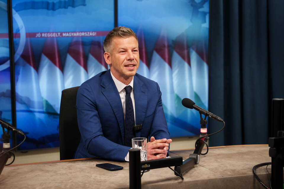 Péter Magyar ist der große Sieger der ungarischen Parlamentswahlen, die am vergangenen Sonntag stattfanden. Er folgt auf Victor Orbán, dessen 16-jährige Amtszeit sich nun dem Ende zuneigt.