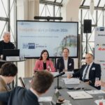 Bernard Bauer (Geschäftsführer der DTIHK), Claudia Viohl (CEO, E.ON Tschechien), Niclas Pfüller (General Manager, Brose CZ) und Dr. Jiří Lopata (CEO, Streicher spol. s ro Plzeň) bei der Pressekonferenz am Dienstag in Prag (v. l. n. r.).