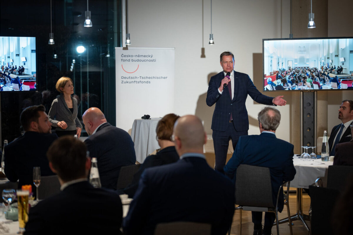 Stephan Mayer eröffnet den parlamentarischen Abend im Deutschen Bundestag zur Förderung von deutsch-tschechischen Projekten.