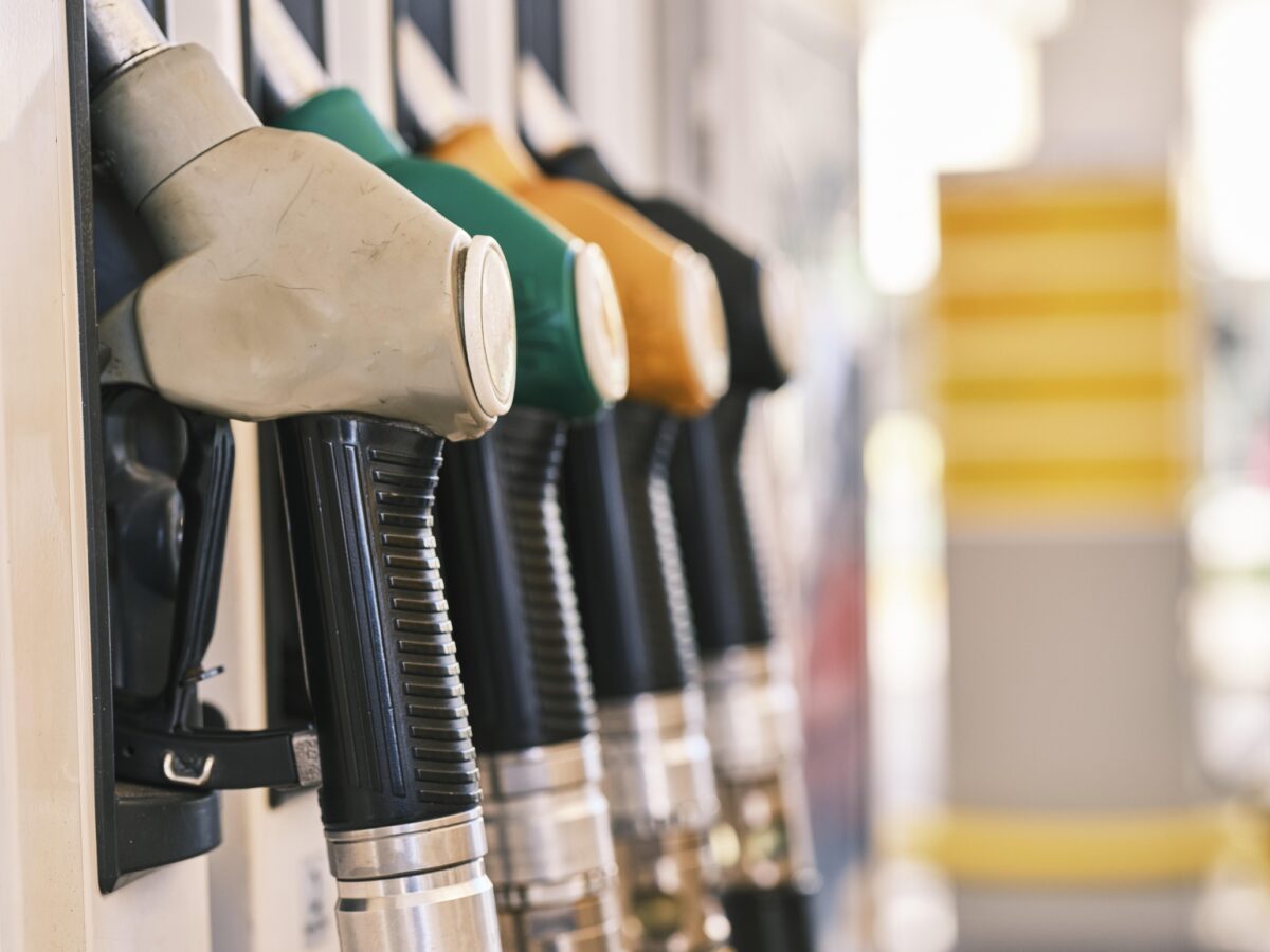 Der Krieg im Iran ließ die Ölpreise weltweit ansteigen. Auch Tschechien ist betroffen.