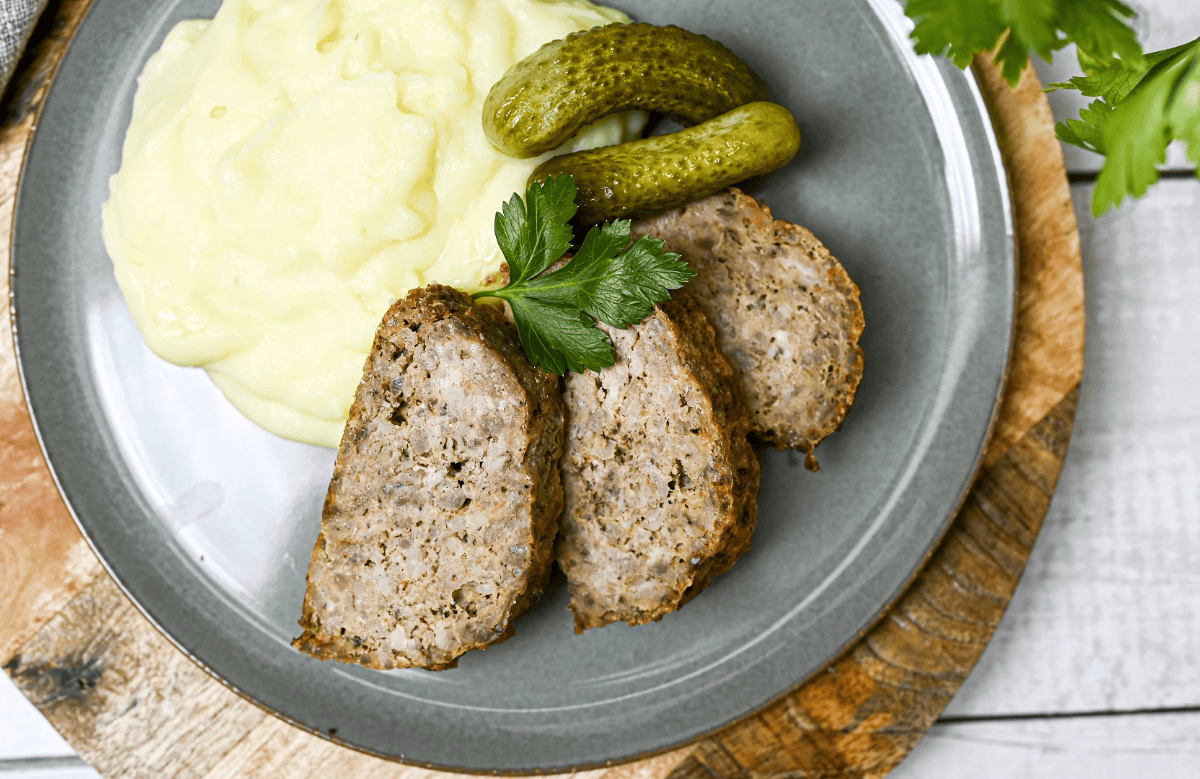 Das Gericht Sekaná (Böhmischer Hackbraten) ist ein Klassiker der böhmischen Hausmannskost.