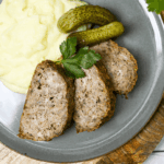 Das Gericht Sekaná (Böhmischer Hackbraten) ist ein Klassiker der böhmischen Hausmannskost.