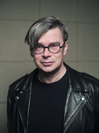 Der tschechische Schriftsteller Jaroslav Rudiš schrieb den Roman „Winterbergs letzte Reise“.