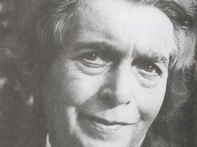 Die Schriftstellerin und Kräuterkundige Maria Treben belebte die Naturheilkunde gegen Ende des 20. Jahrhunderts in Europa.