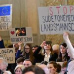 Proteste für und gegen die Ausrichtung des Sudetendeutschen Tags in Brünn. Das traditionelle Pfingsttreffen der Sudetendeutschen Landsmannschaft findet vom 22. bis zum 25. Mai 2026 zum ersten Mal in der Tschechischen Republik statt. Zu der Ausrichtung in Brünn hatte das Festival Meeting Brno eingeladen.