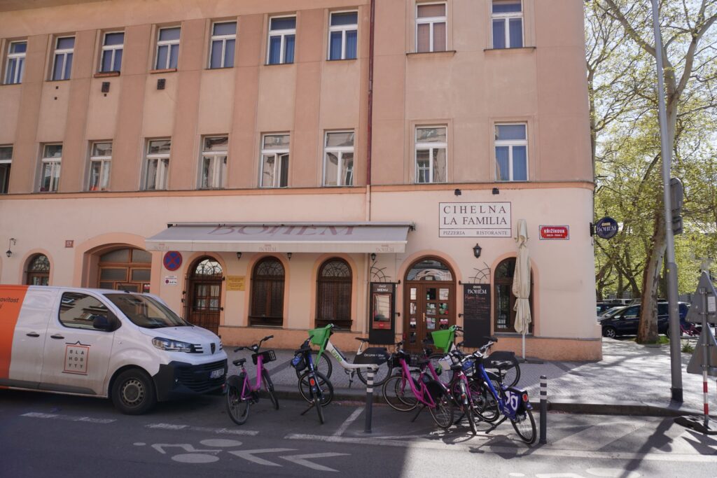 Über einem Restaurant in Karolinenthal (Karlín) befinden sich die ehemaligen Räumlichkeiten des Exilvorstands der SOPADE.