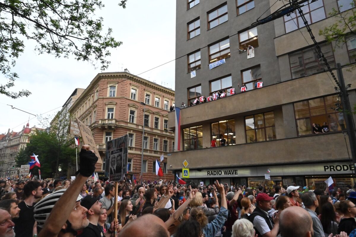 Der Protestmarsch endete vor dem Gebäude des Tschechischen Rundfunks.