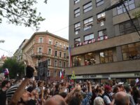 Tausende Menschen demonstrieren in Prag gegen Abschaffung der Rundfunkgebühren