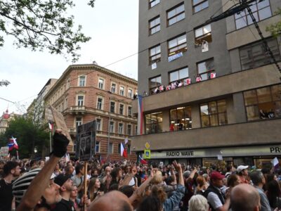 Der Protestmarsch endete vor dem Gebäude des Tschechischen Rundfunks.