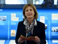 Ausstellung in Prag zur Widerstandsgruppe Weiße Rose: Stiftungsvorsitzende Hildegard Kronawitter im Gespräch