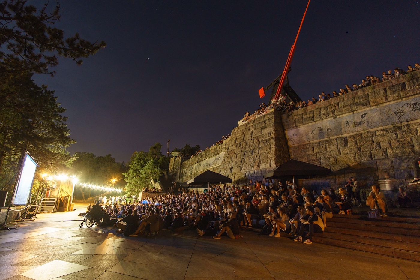 In den vergangenen Jahren fand auf dem Platz vor dem Metronom eine Vielzahl an Veranstaltungen statt, darunter auch Konzerte und ein Open-Air-Kino.
