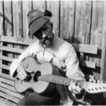 Anton Günther vor seinem Haus im Jahr 1921.