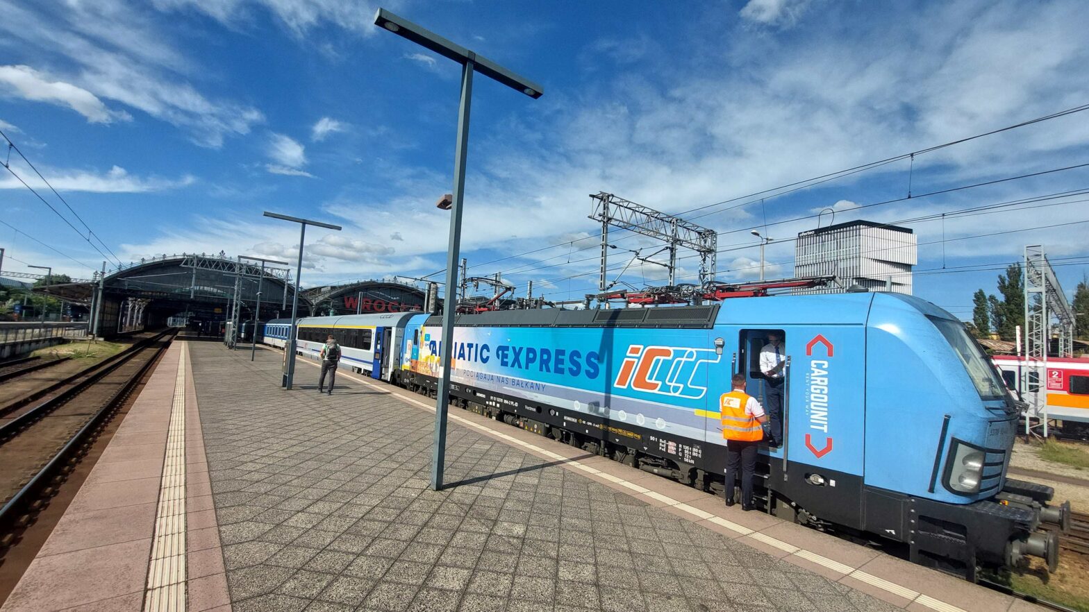 Die Tschechischen Bahnen (ČD) nehmen gemeinsam mit dem polnischen Unternehmen PKP Intercity erneut den „Adria-Express“ auf. Die Züge fahren ab Ende Juni über Ostrau (Ostrava) nach Slowenien und Kroatien.