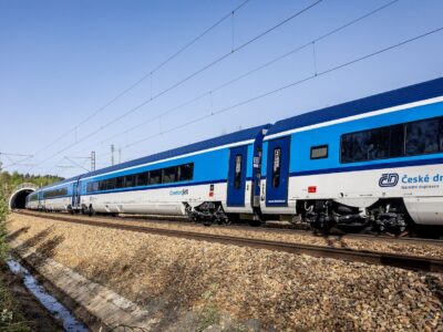 Mit dem Sommerticket können Reisende in der Tschechischen Republik in diesem Sommer unbegrenzt Bahn fahren.