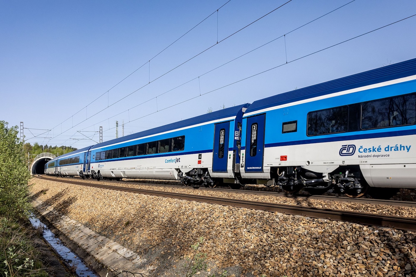 Mit dem Sommerticket können Reisende in der Tschechischen Republik in diesem Sommer unbegrenzt Bahn fahren.