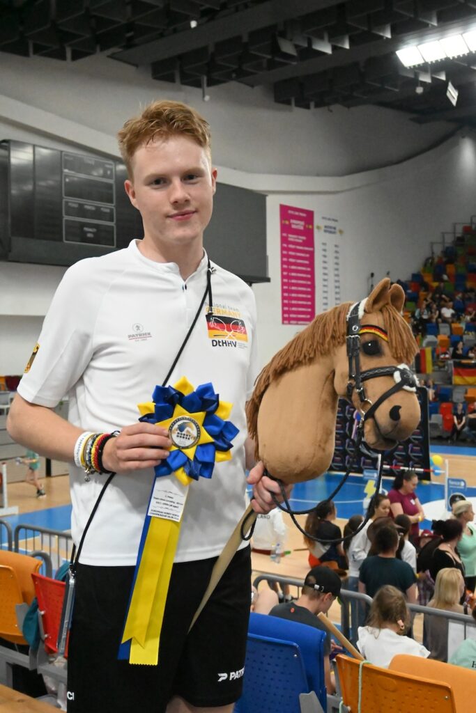 Max Gohde mit seinem Pferd Chili. 