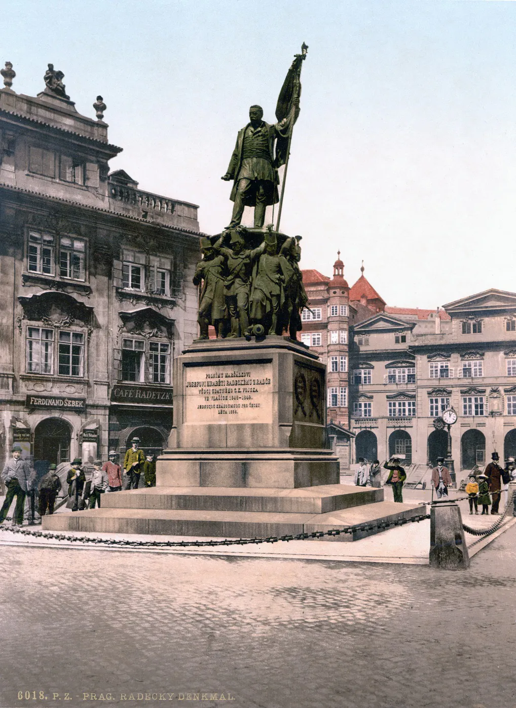 Historische Ansichtskarte mit dem Radetzky-Denkmal in Prag.