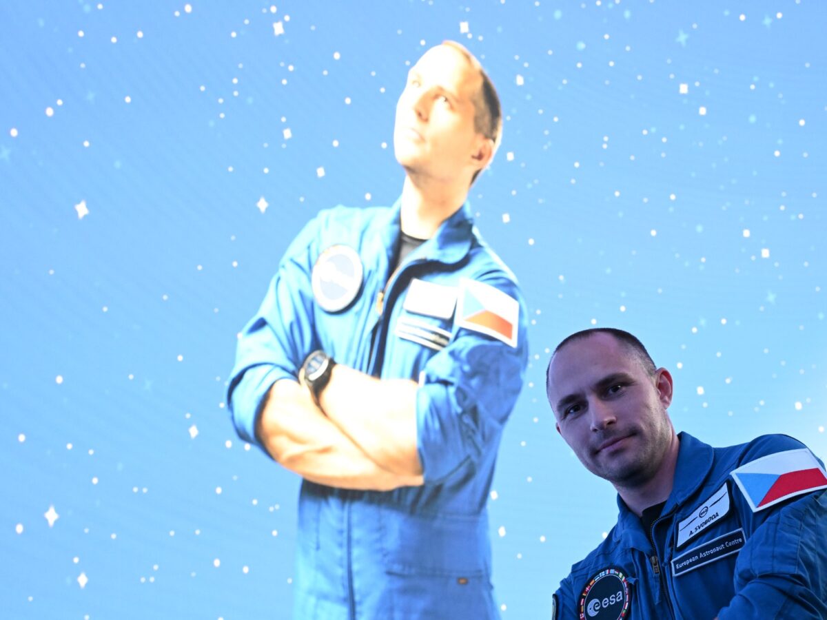Aleš Svoboda bei einer Pressekonferenz am 8. Juni 2026. Der 39-Jährige soll als erster tschechischer Astronaut zur ISS fliegen.