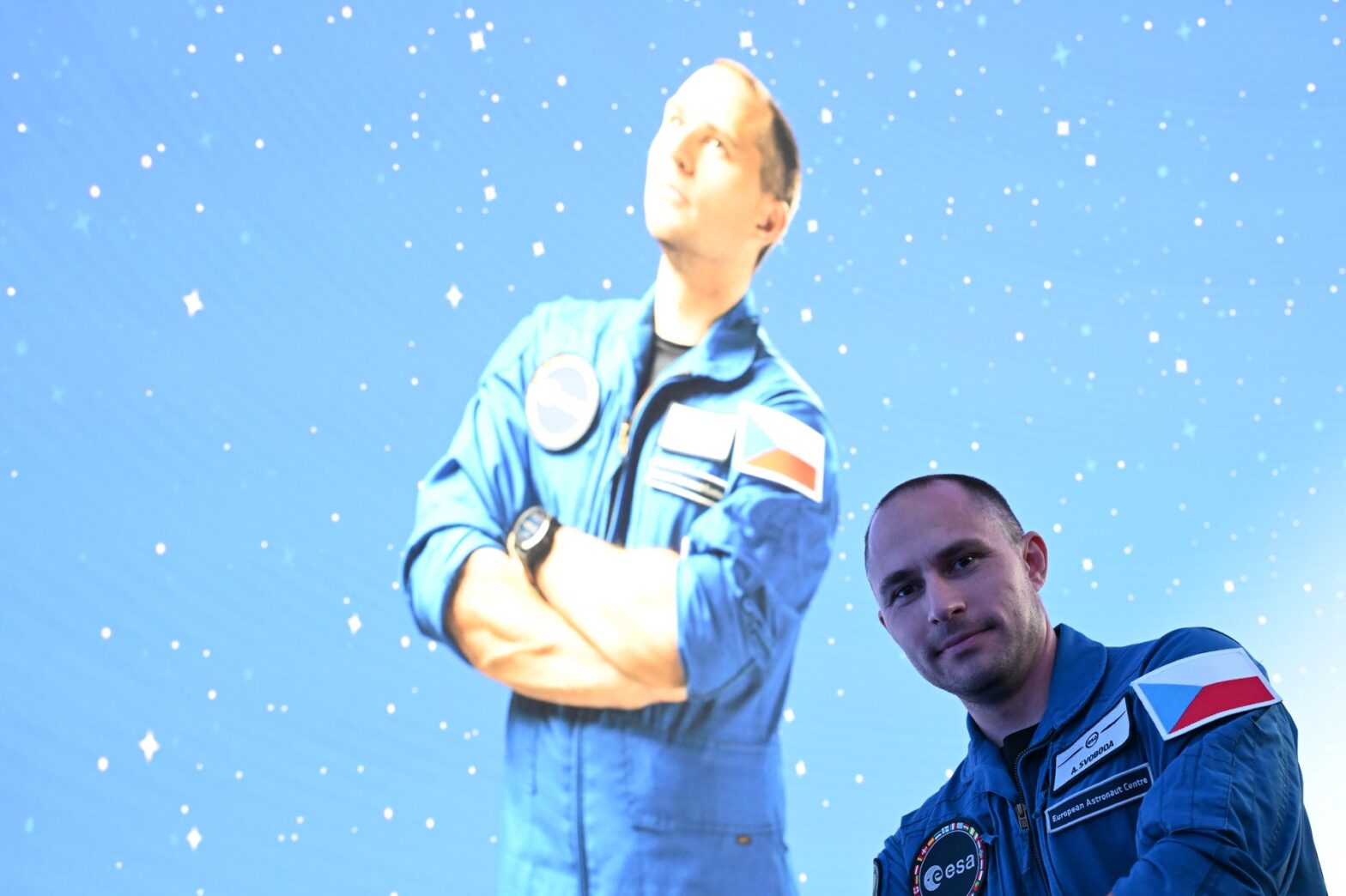 Aleš Svoboda bei einer Pressekonferenz am 8. Juni 2026. Der 39-Jährige soll als erster tschechischer Astronaut zur ISS fliegen.