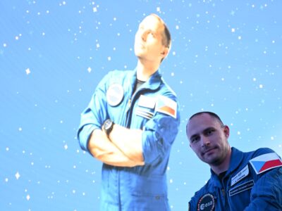 Aleš Svoboda bei einer Pressekonferenz am 8. Juni 2026. Der 39-Jährige soll als erster tschechischer Astronaut zur ISS fliegen.